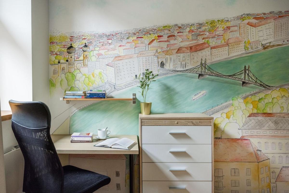 Appartement Charm In Bustling 7th District Budapest
