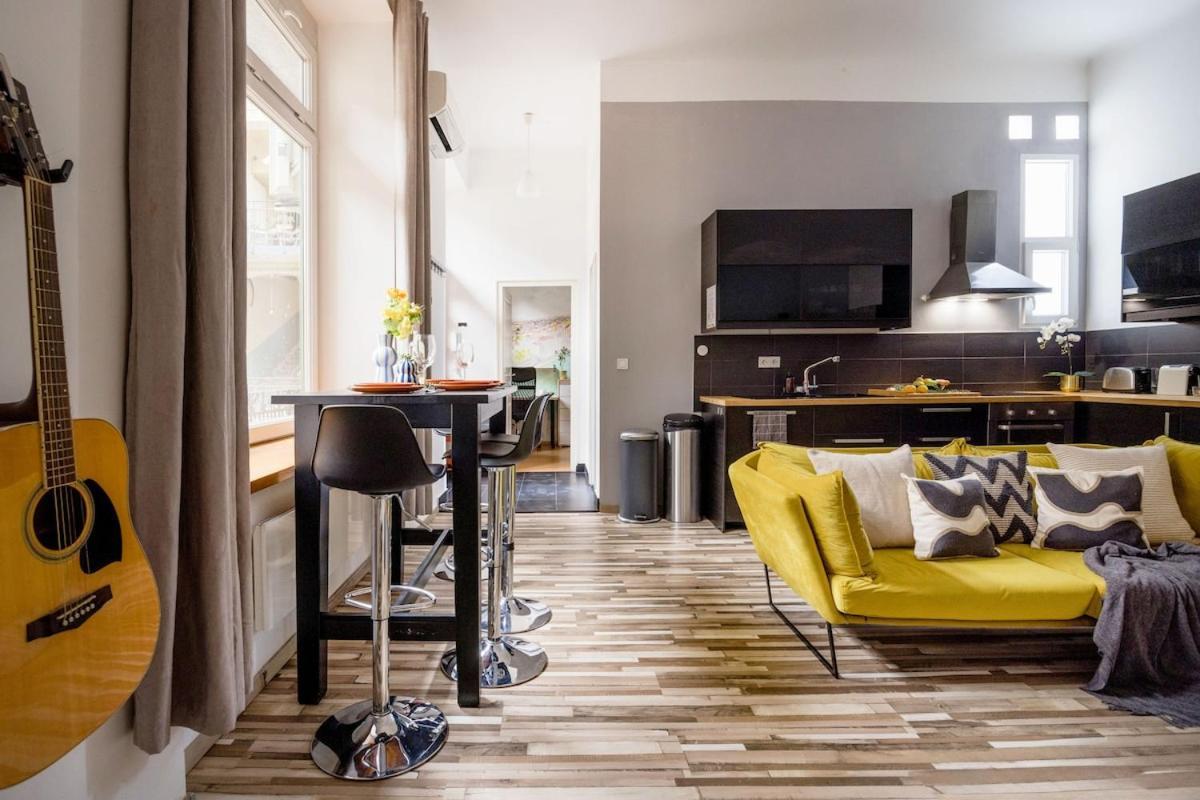 Charm In Bustling 7th District Appartement