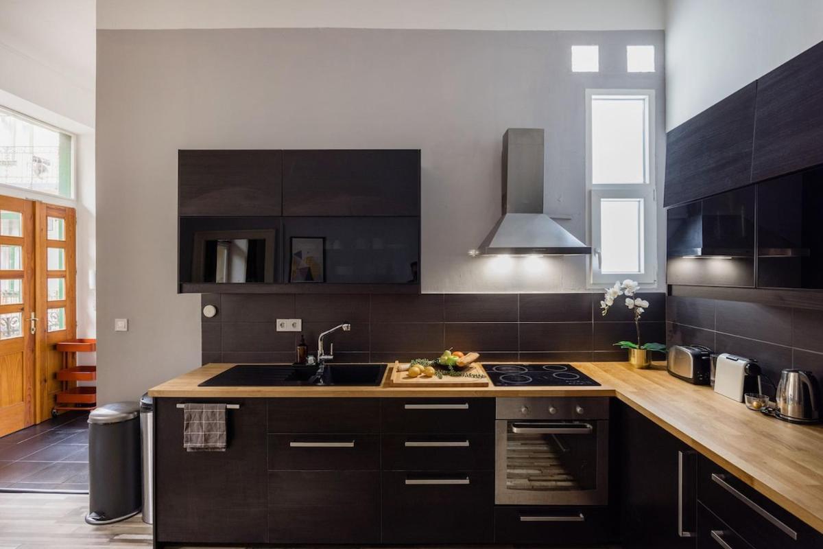 Appartement Charm In Bustling 7th District Budapest