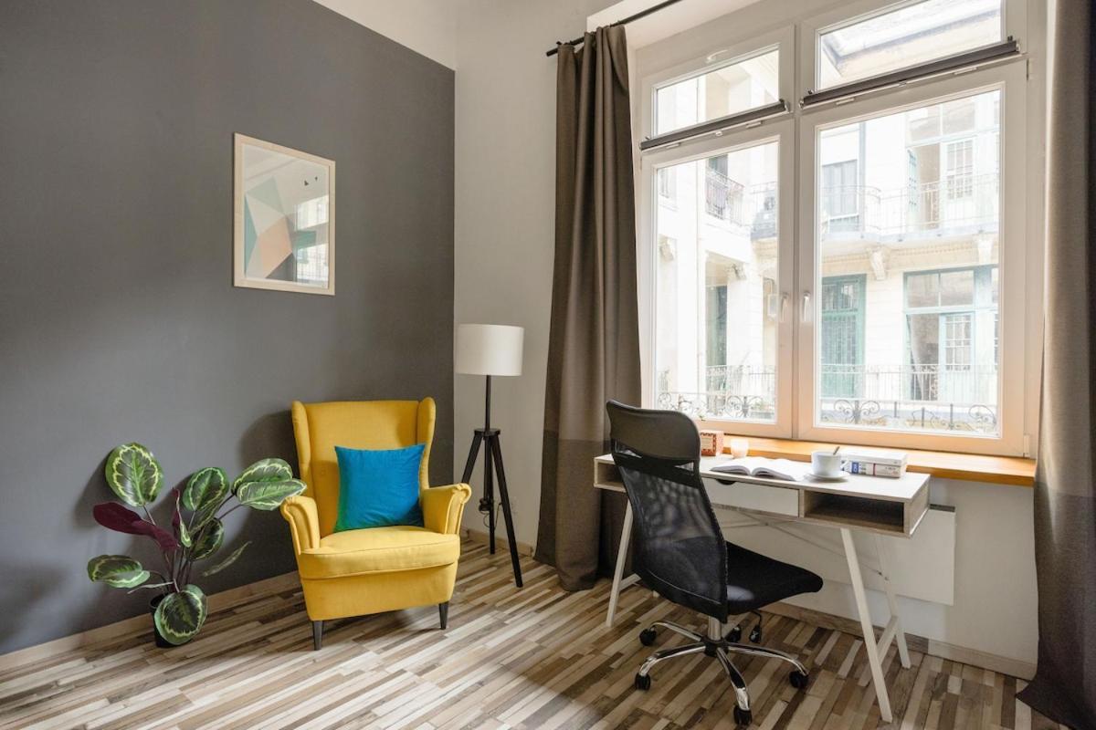 Charm In Bustling 7th District
