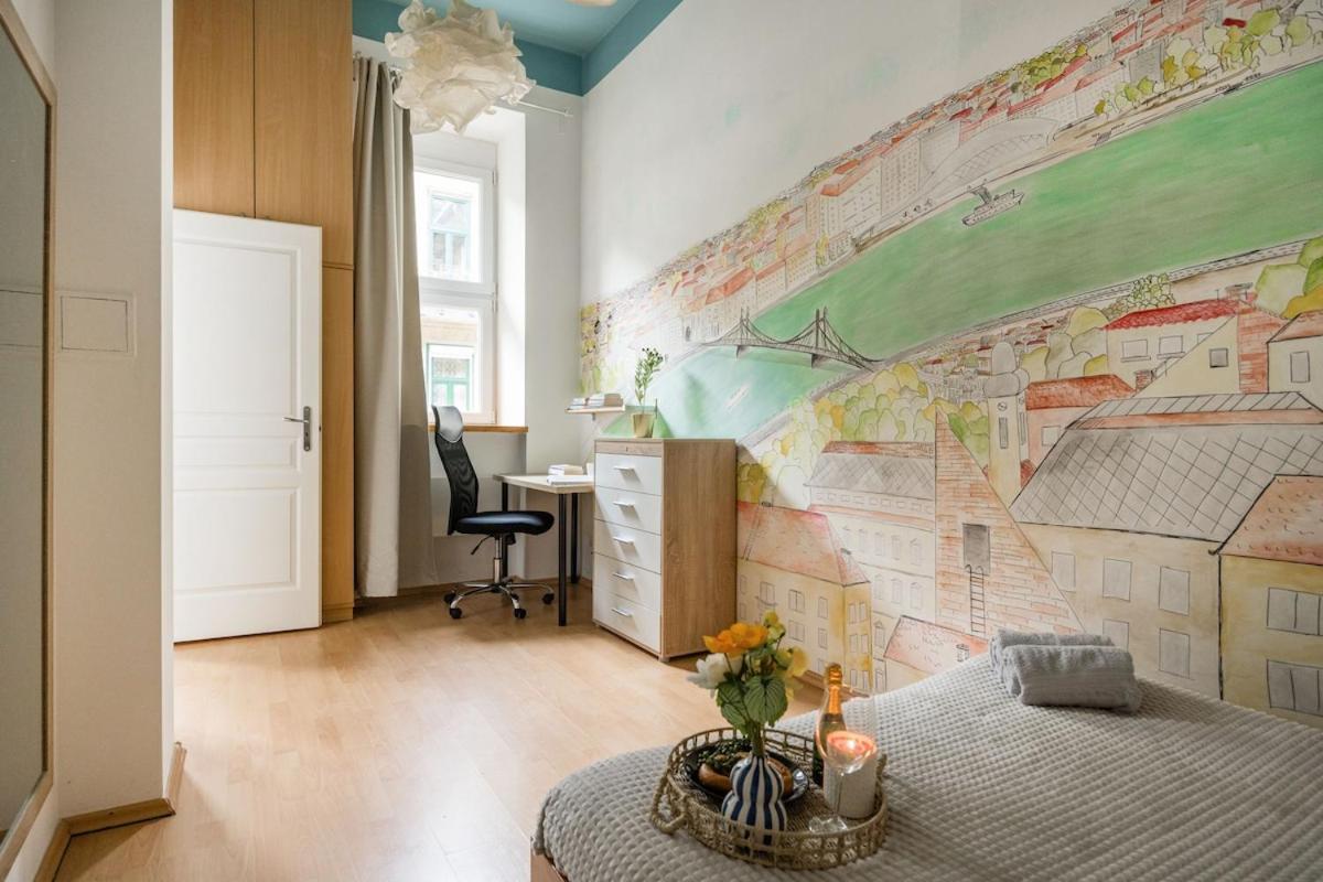 Charm In Bustling 7th District Appartement *