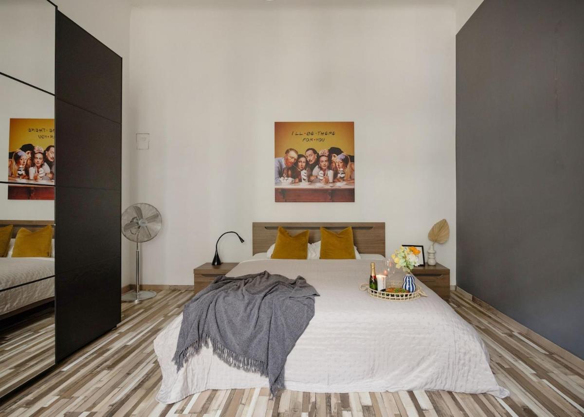 Charm In Bustling 7th District Appartement *